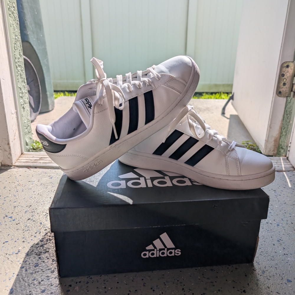 Adidas Sneakers